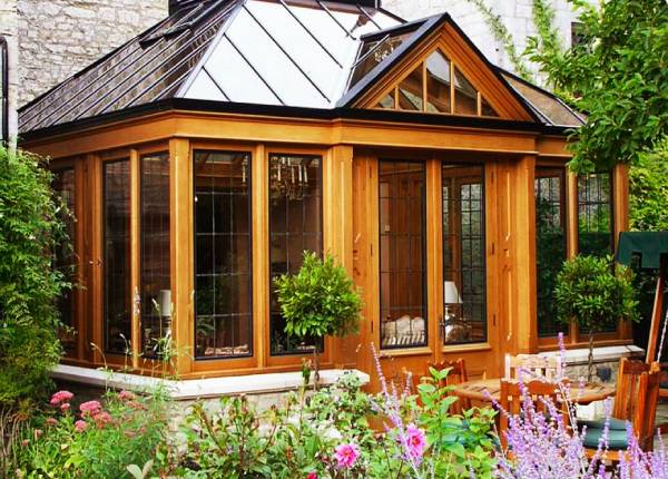 Зимний сад на дачном участке в Долгопрудном