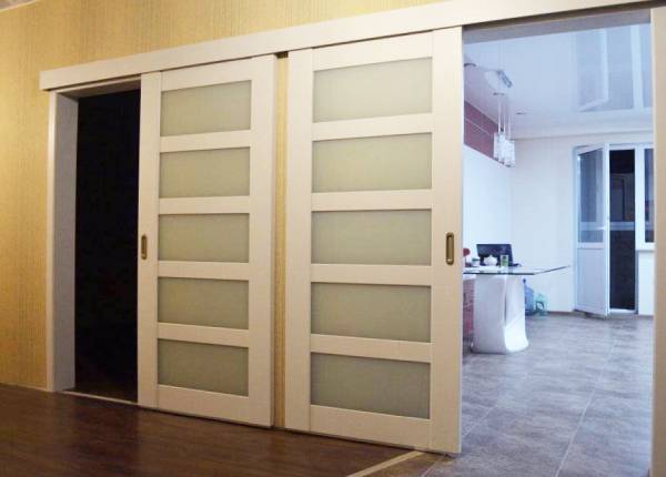 Параллельно раздвижные двери в частном доме в Долгопрудном