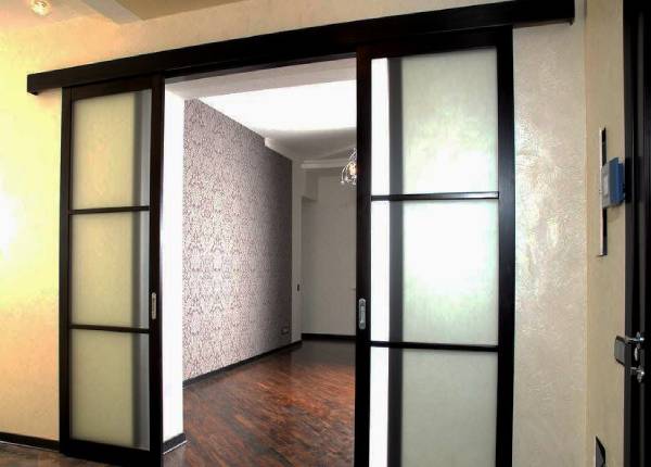 Параллельно-раздвижная дверь в квартире в Долгопрудном