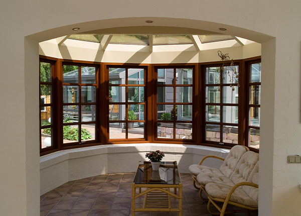 Остекление эркерными окнами коттеджа под ключ в Долгопрудном