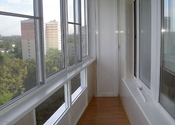 Холодное остекление балкона ПВХ-профилем в Долгопрудном