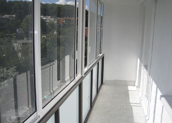 Французское остекление лоджии алюминиевым профилем в Долгопрудном