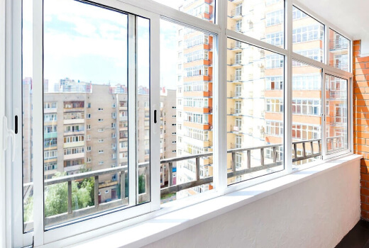 Холодное раздвижное остекление алюминиевыми окнами в Долгопрудном