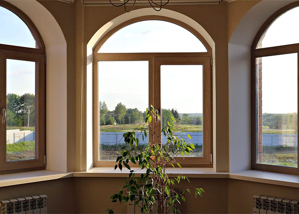 Остекление арочными окнами коттеджа в Долгопрудном