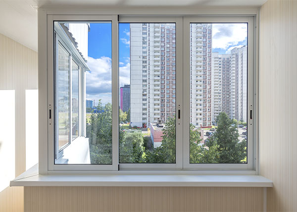 Остекление углового балкона холодным алюминиевым профилем в Долгопрудном