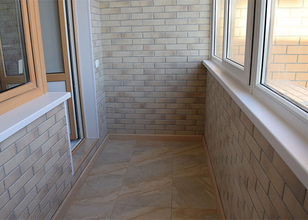 Отделка лоджии искусственным камнем в Долгопрудном