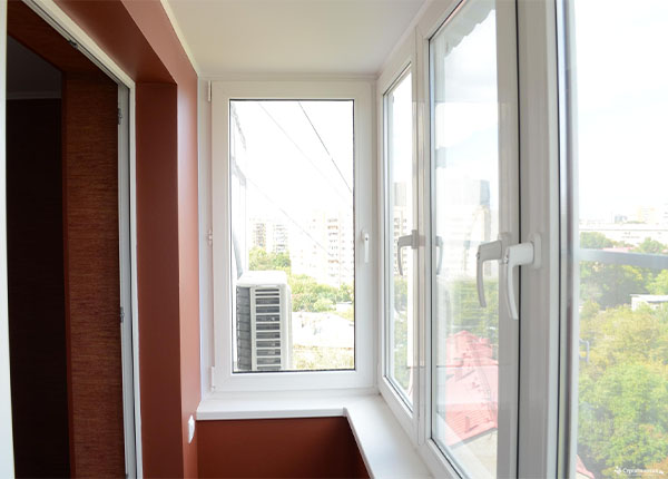 Теплое остекление балкона пластиковыми окнами в Долгопрудном