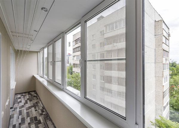 Теплое остекление лоджии пластиковыми окнами в Долгопрудном