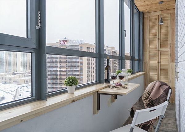 Теплое остекление лоджии ПВХ-профилем до потолка в Долгопрудном