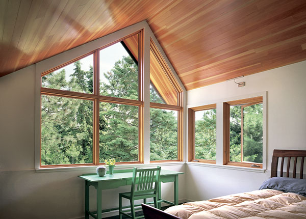 Установка нестандартных окон в коттедже в Долгопрудном